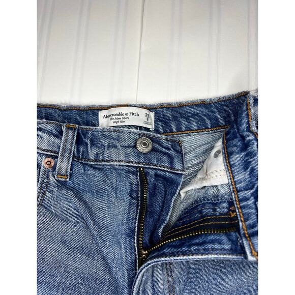 Abercrombie & Fitch The Mom Short High Rise - Picture 3 of 5